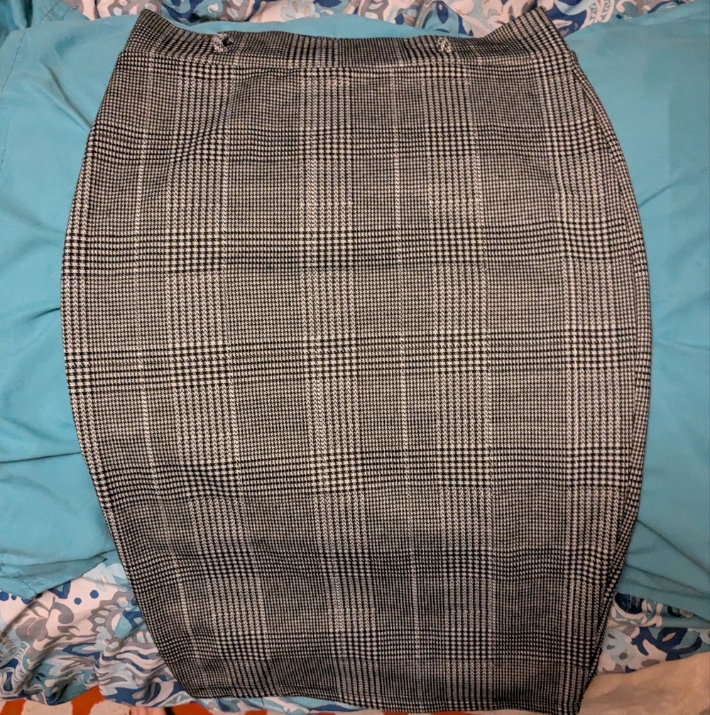 Must Have Monochrome Grey Checkered/Plaid Pencil Skirt